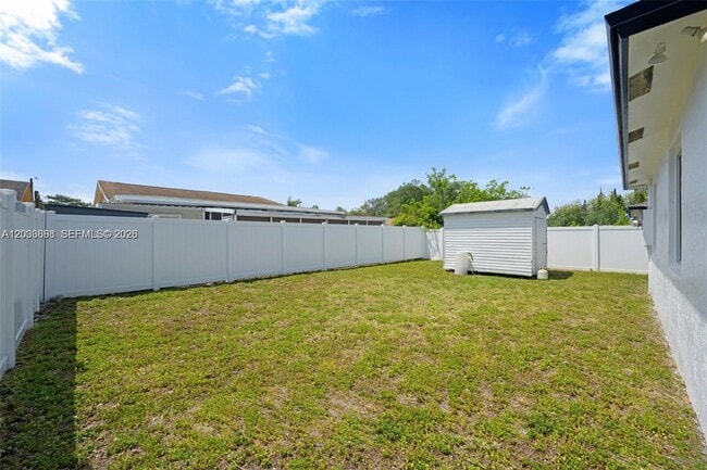Building Photo - 5580 Plunkett St