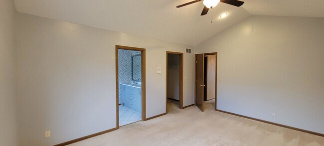 Building Photo - 260 Shipland Dr