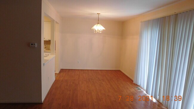 Building Photo - 444 N Fox Hills Dr