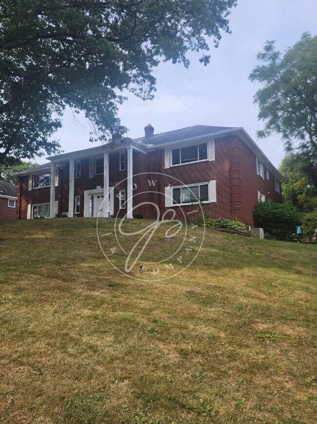 Primary Photo - 1 Bedroom Efficiency in Ottawa Hills! All ...