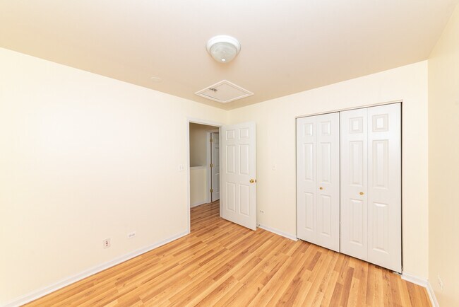 Building Photo - 1509 N Talman Ave