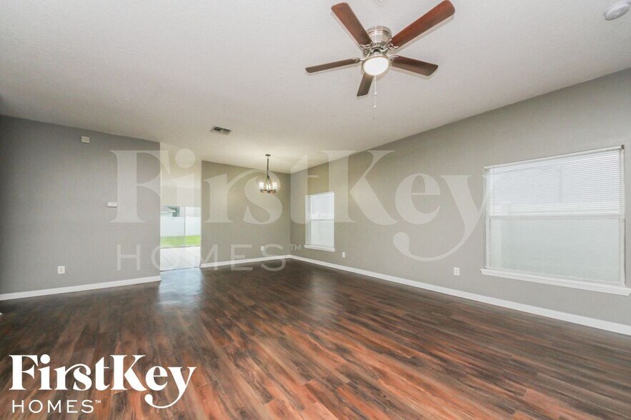 Building Photo - 4302 Hidden Meadow Dr