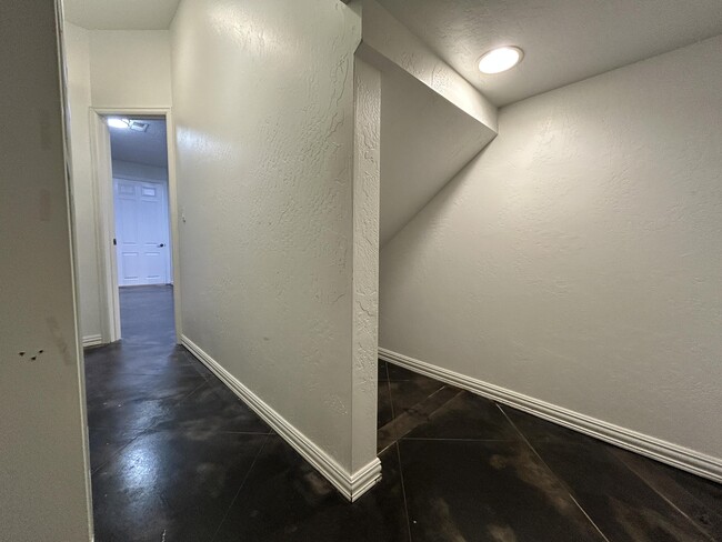 Building Photo - 1001 Pinzon St NW