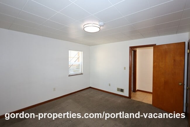 Building Photo - 2803 NE Hoyt St