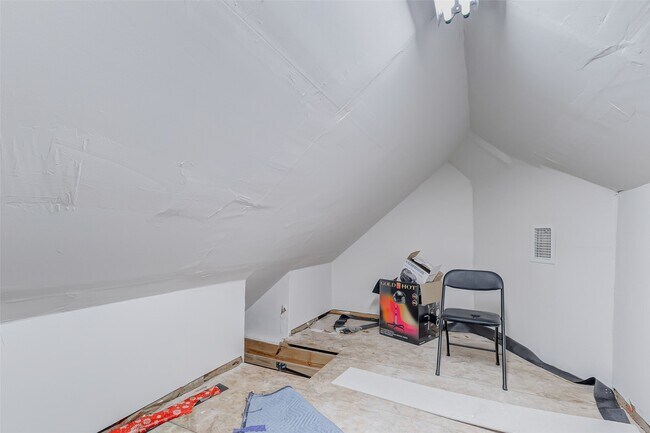 Building Photo - 3030 Madison Elm St