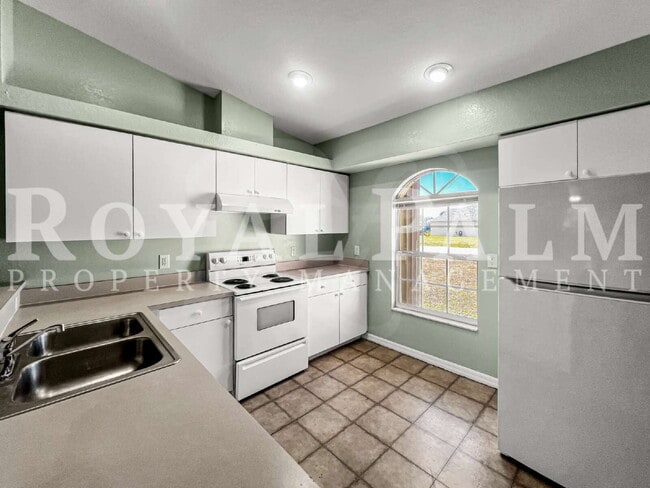 Building Photo - 1909 SW Santa Barbara Pl