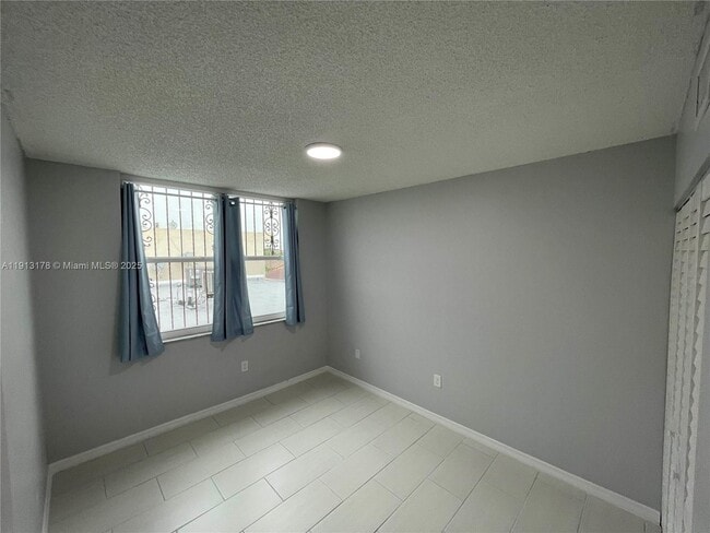 Building Photo - 3865 W 9th Ave