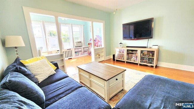 Building Photo - 11 Banta Ave