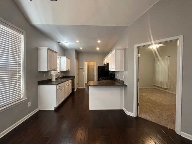 Building Photo - Gorgeous Harbor Island home! Includes all ...