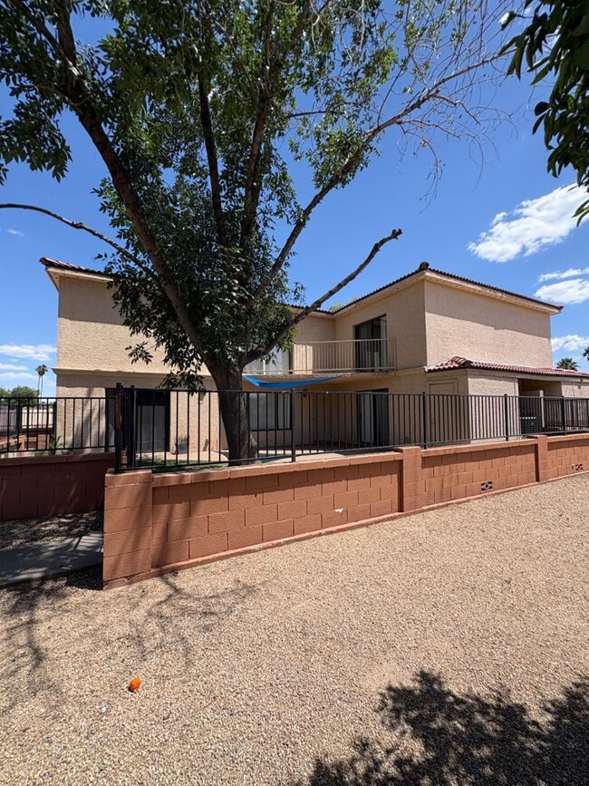 Building Photo - 15650 N 19th Ave