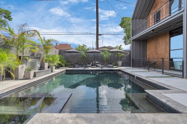 Building Photo - 2683 Blodgett St