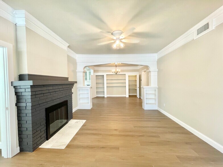 Building Photo - 7700 Boca Ciega Dr