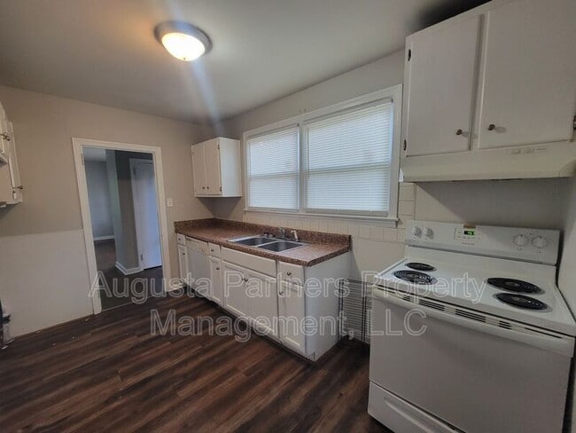 Building Photo - 2826 Thomas Ln