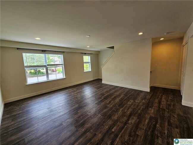Building Photo - 1601 Greystone Cir