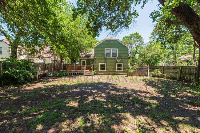 Building Photo - 601 N Pershing St