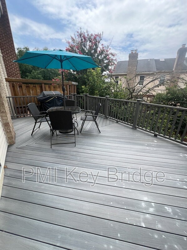 Building Photo - 7427 Salford Ct