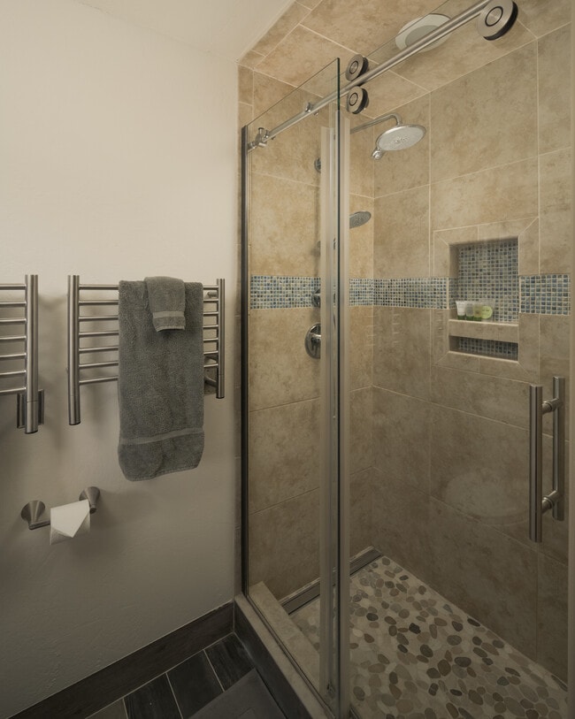 Building Photo - 2237 Lockwood Dr