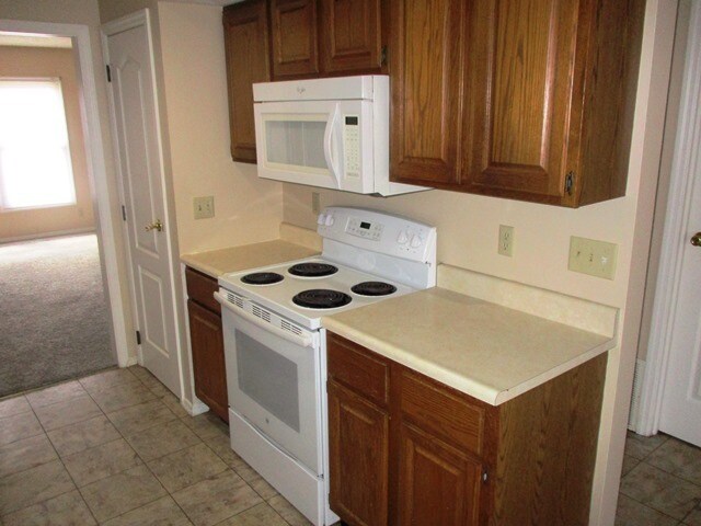 Building Photo - 1700 Rockingham Dr