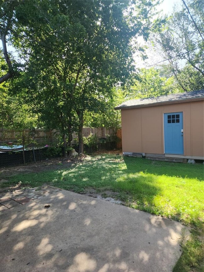 Building Photo - 905 Fieldwood Dr