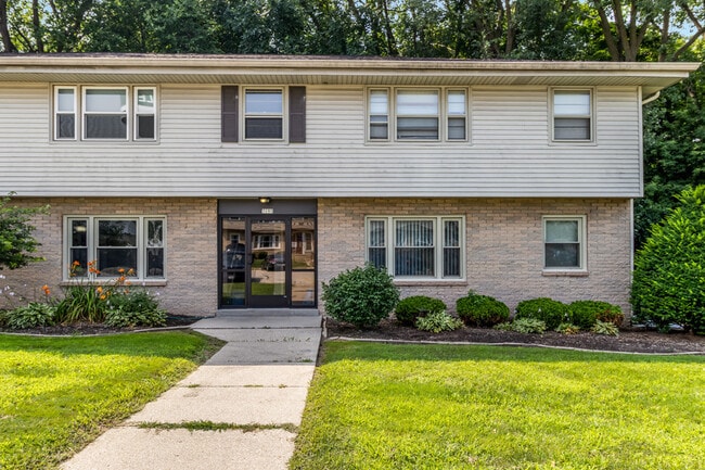 Building Photo - 7215 Euston St