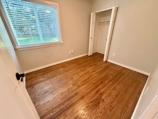 Building Photo - Charming El Segundo Bungalow w/ In-Unit Laundry & Huge Backyard!