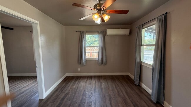 Building Photo - 1 Bedroom, 1 Bathroom Duplex unit located in Visalia