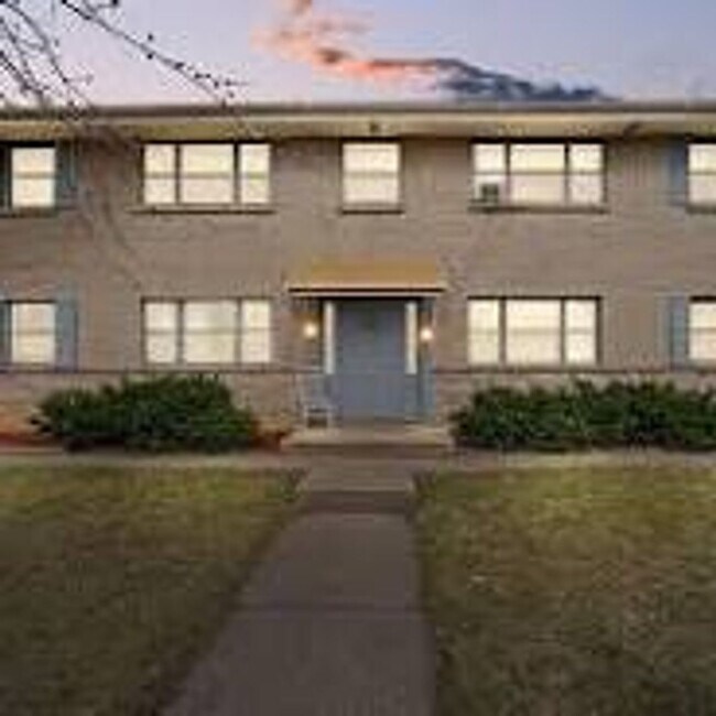 Building Photo - 7230 W Lakefield Dr