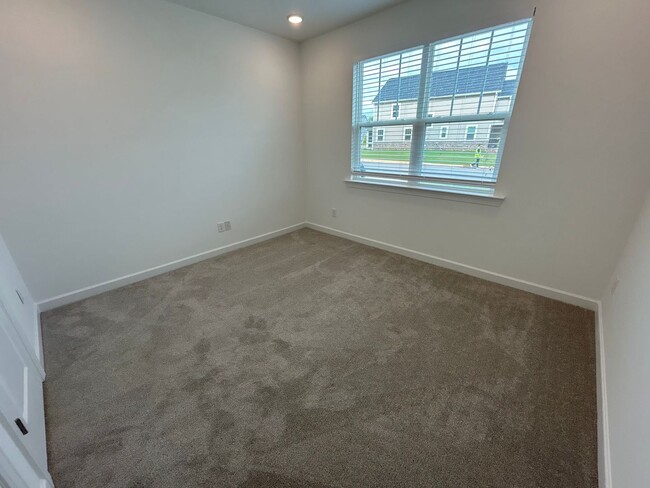 Building Photo - 6 Bedroom | 4 Bathroom New Construction Ga...