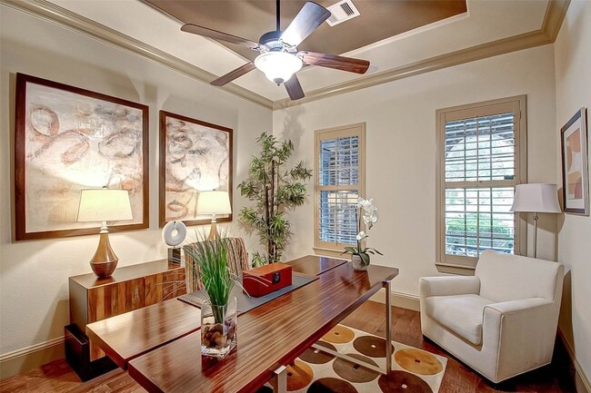 Building Photo - 7 Shearling Ct