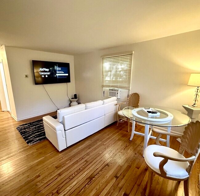 Building Photo - 905 W Rockland Rd