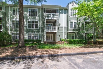 Building Photo - 1010 Nicholwood Dr