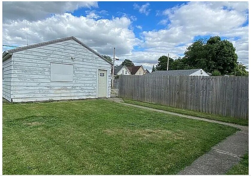 Building Photo - 223 Valleywood Dr