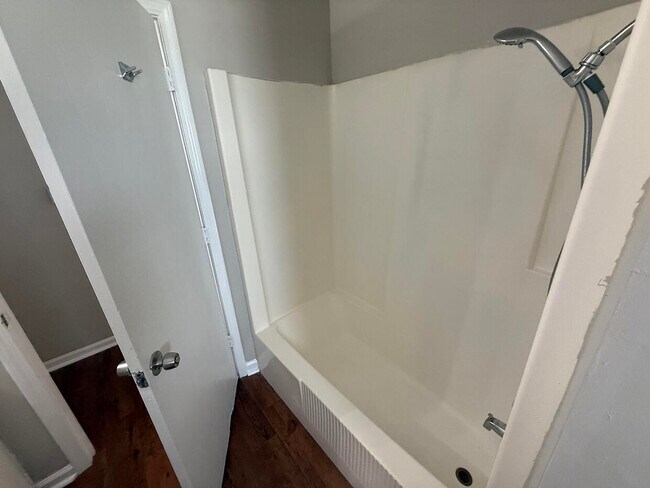 Building Photo - 7221 N Moberly Dr