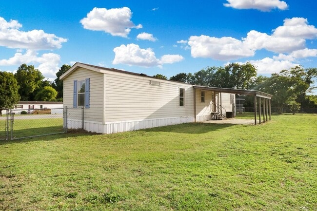 Building Photo - 2 BR, 2 BA Mobile Home w/ 2-Car Detached G...