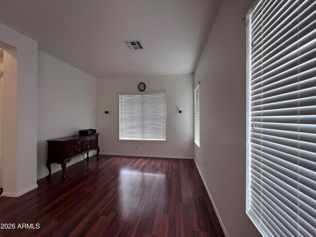 Building Photo - 218 E Sunburst Ln