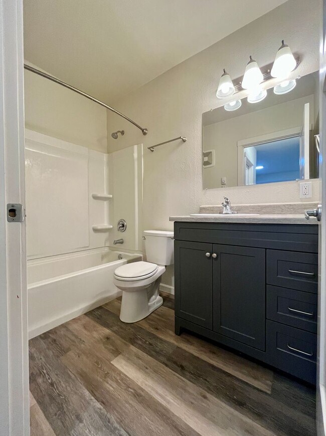 Building Photo - (WWA) 1 bedroom/1 bathroom
