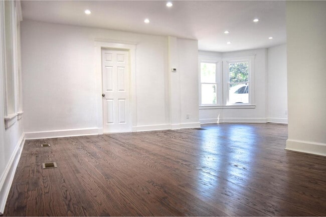 Building Photo - 149 Lake Ave