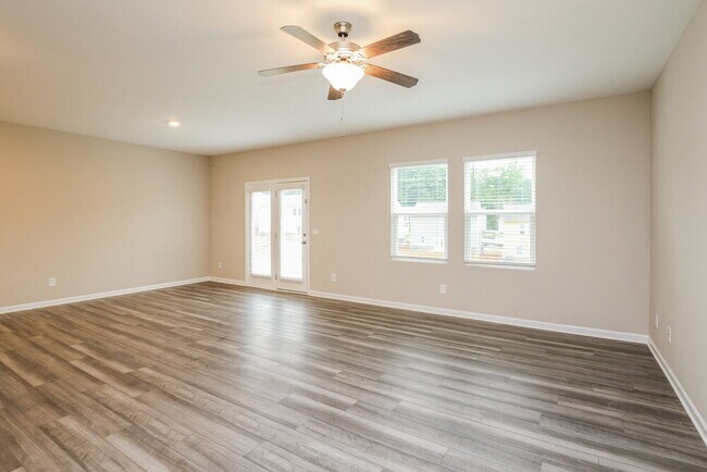 Building Photo - 80 Hyde Park