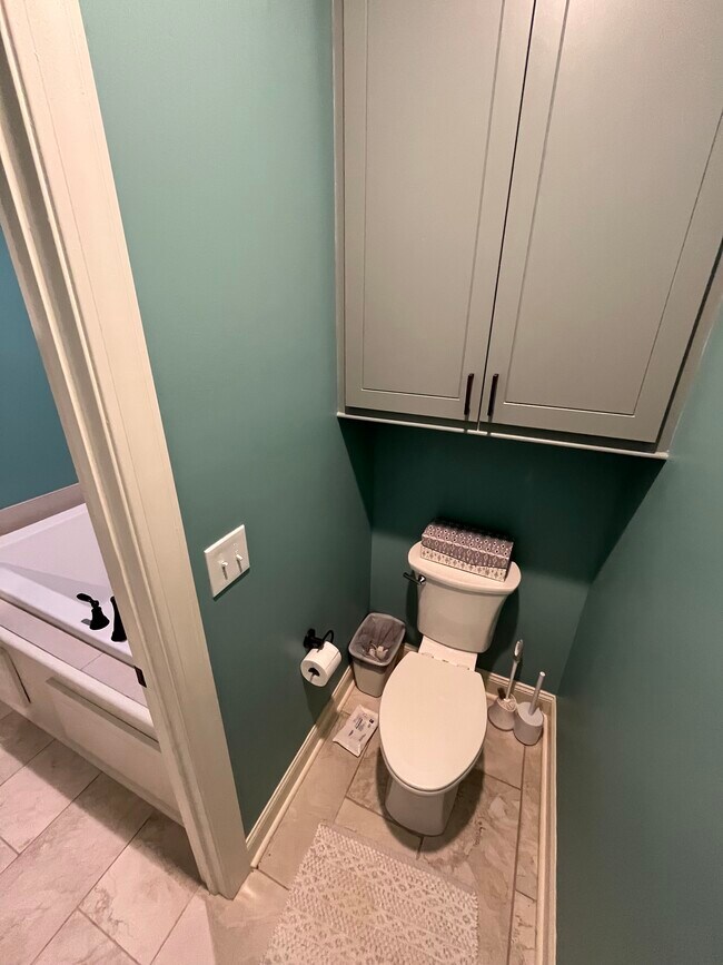 Building Photo - 837 Longleaf Circle-