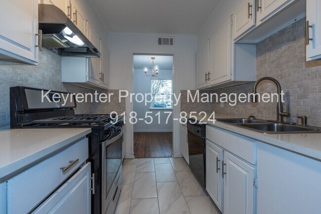Building Photo - Beautiful 3 bedroom 1 bath, Available Now!