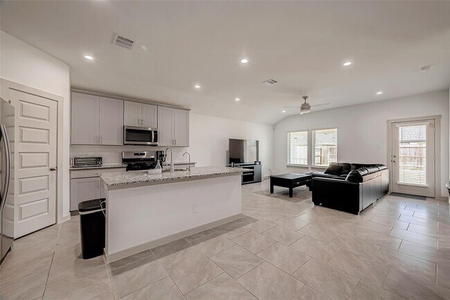 Building Photo - 4963 Pne Hvn Ln