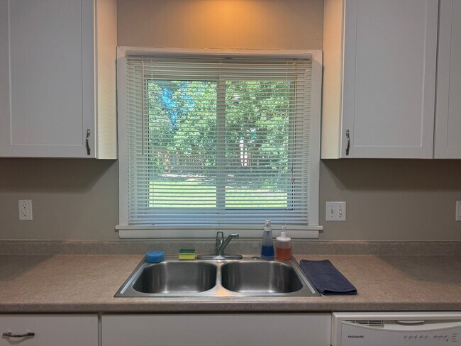 Building Photo - Raised Ranch Near Offutt AFB with Finished Basement & Oversized Garage