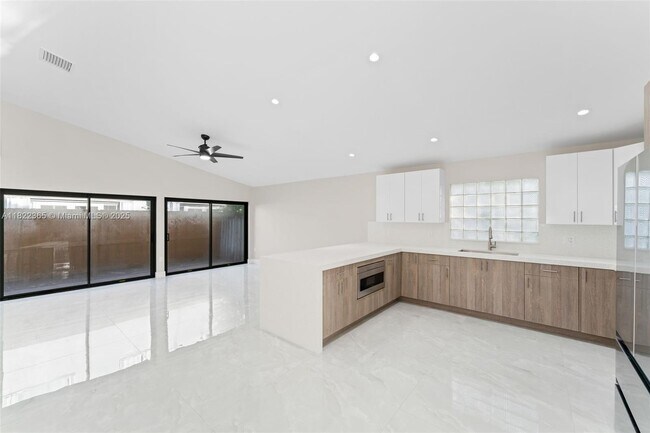 Building Photo - 9940 SW 155th Ave