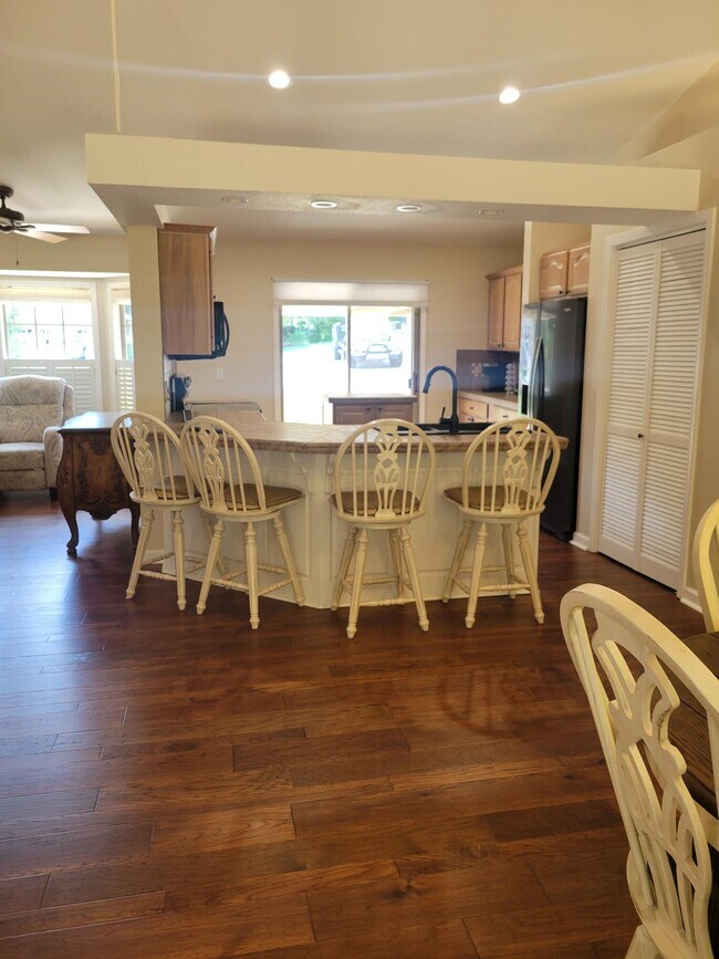 Building Photo - 456 Snead Dr