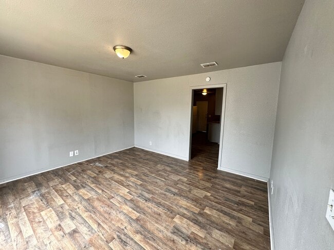 Building Photo - 3 Bedroom 1 Bathroom in Central Amarillo