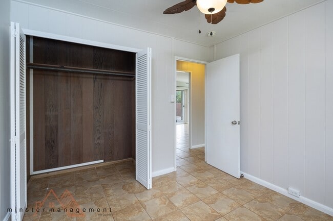 Building Photo - 1568 Kupau St