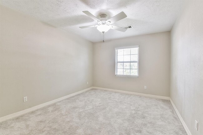 Building Photo - 6847 Vanlynn Ln