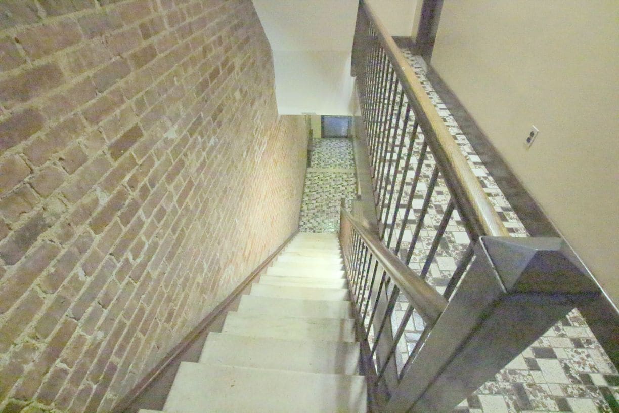 Building Photo - 866 W End Ave