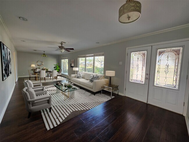 Building Photo - 11219 Valley Spring Dr