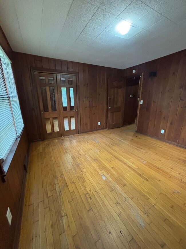 Building Photo - 3 Bedroom 1 Bath Home For Rent